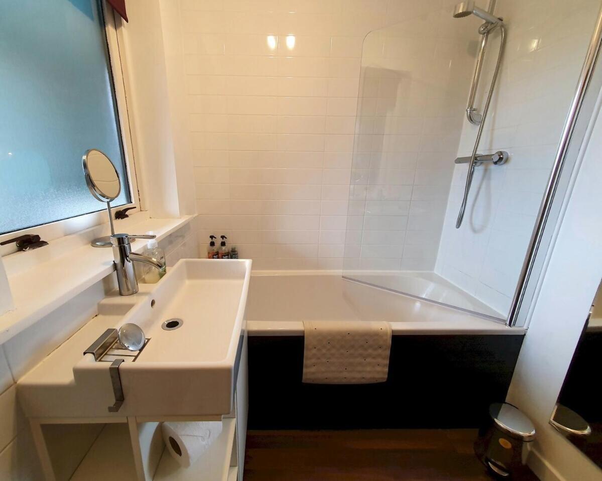 2 Bedroom, Free Parking & Netflix Near Hospitals Aberdeen Exterior photo